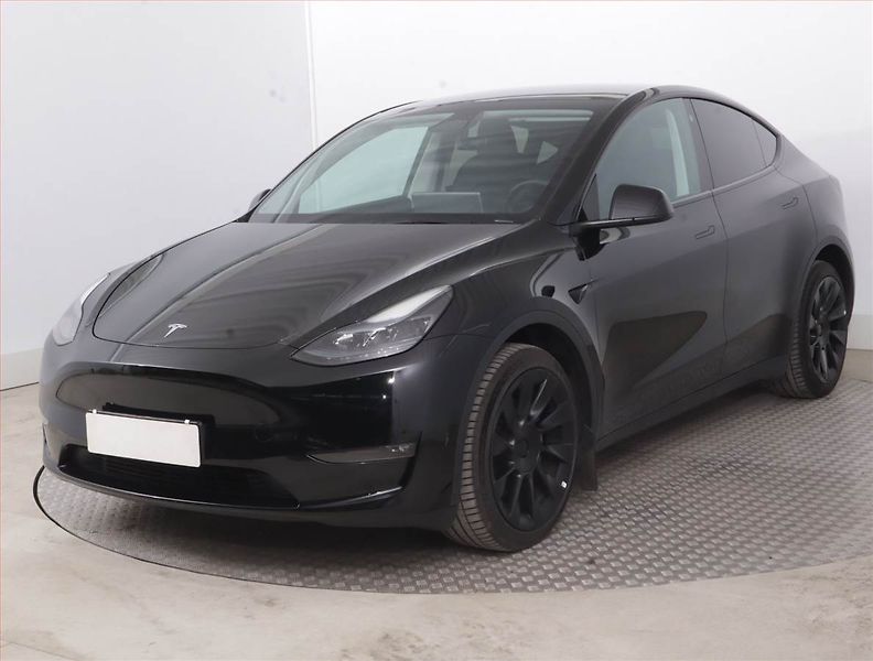 Tesla Model Y (2023) Long Range AWD 79kWh, SoH 91% - fotka 2 z 23