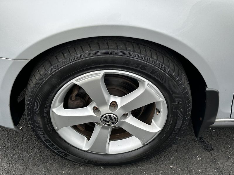 Volkswagen Golf (2012) KOMBI 1.6TDI/77kW *KLIMA*1.Maj - fotka 28 z 30