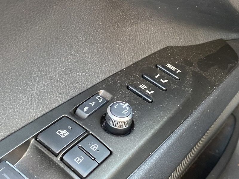 Toyota Camry 2.5HEV, ČR, Executive JBL - fotka 16 z 22
