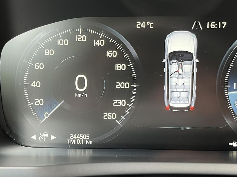 Volvo XC90 (2019) D5 AWD R-DESIGN, 7 MÍST - fotka 26 z 44