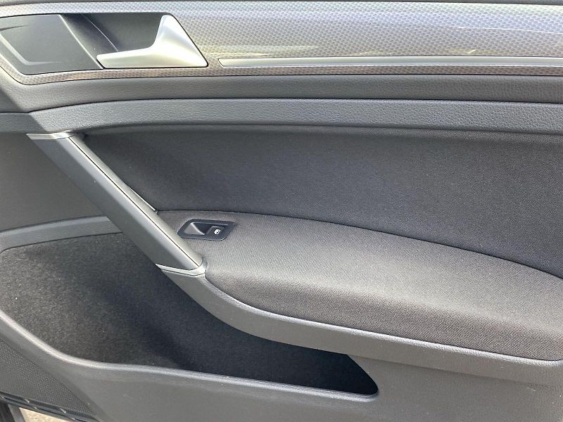 Volkswagen Golf (2020) Variant 2.0 TDI DSG 4Motion Al - fotka 24 z 31