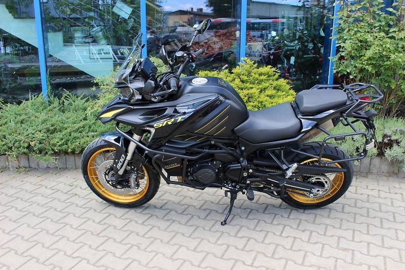 QJ Motor (2026) SRT 900 SX 2026 VČ 3  KUFRŮ SK - fotka 9 z 10