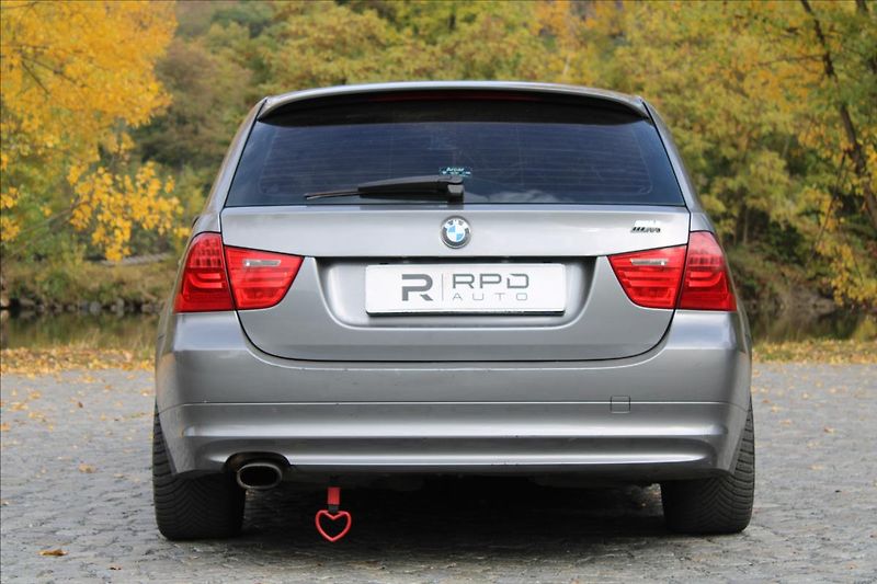 BMW Řada 3 318d Touring / M-Paket / Manuá - fotka 8 z 29