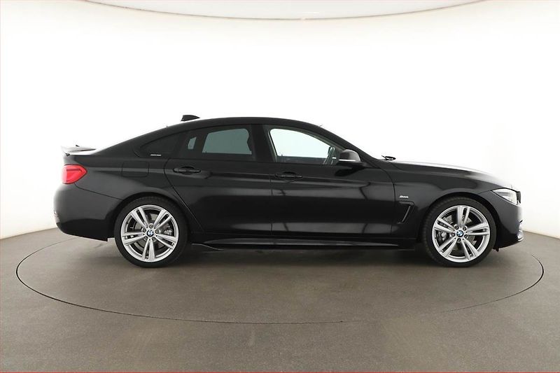 BMW Řada 4 (2017) Sport Line 435d xDrive - fotka 6 z 20