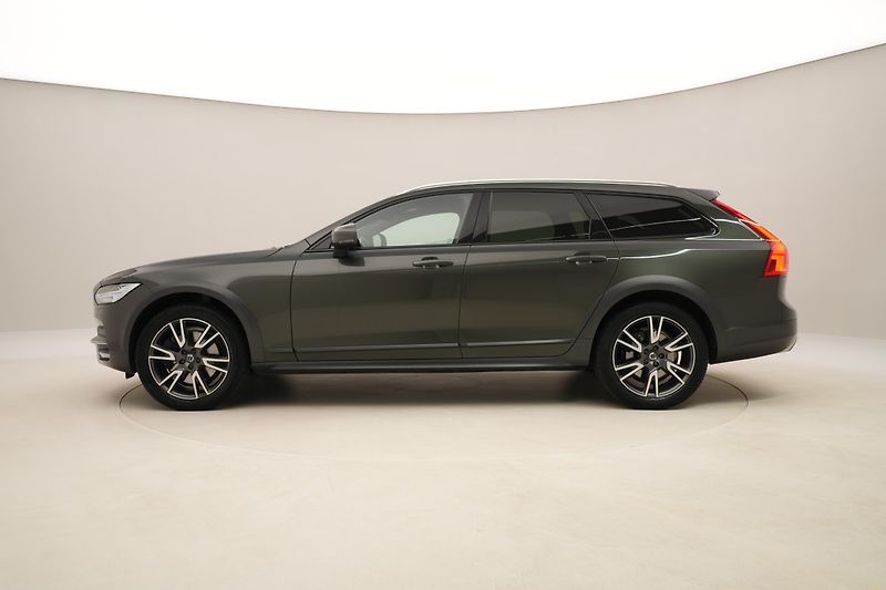 Volvo V90 CC D5 AWD MOMENTUM AUT CZ - fotka 9 z 44