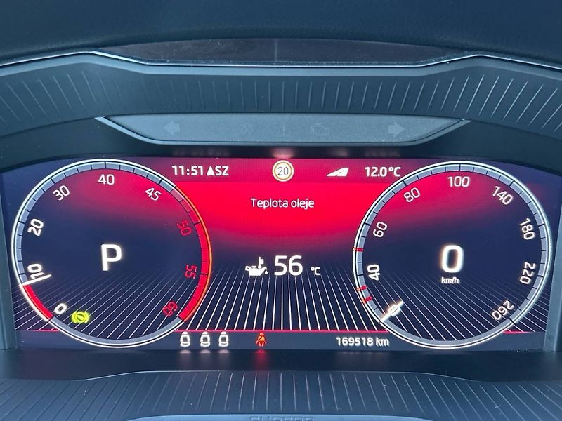 Škoda Superb (2021) kombi 2.0 TDI 7DSG 4x4 Laurin - fotka 29 z 35