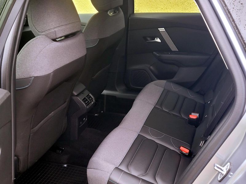 Citroën C4 X 96kW AT8 *SERV.KNÍŽKA*      - fotka 14 z 55