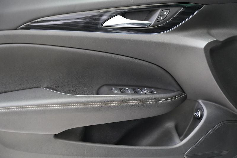 Opel Insignia - fotka 12 z 27