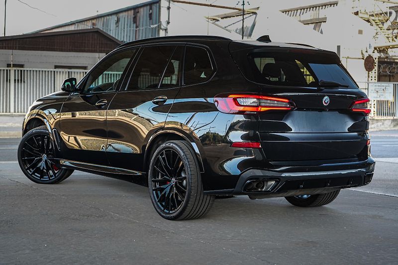 BMW X5 (2022) BMW X5 M50i - fotka 6 z 50