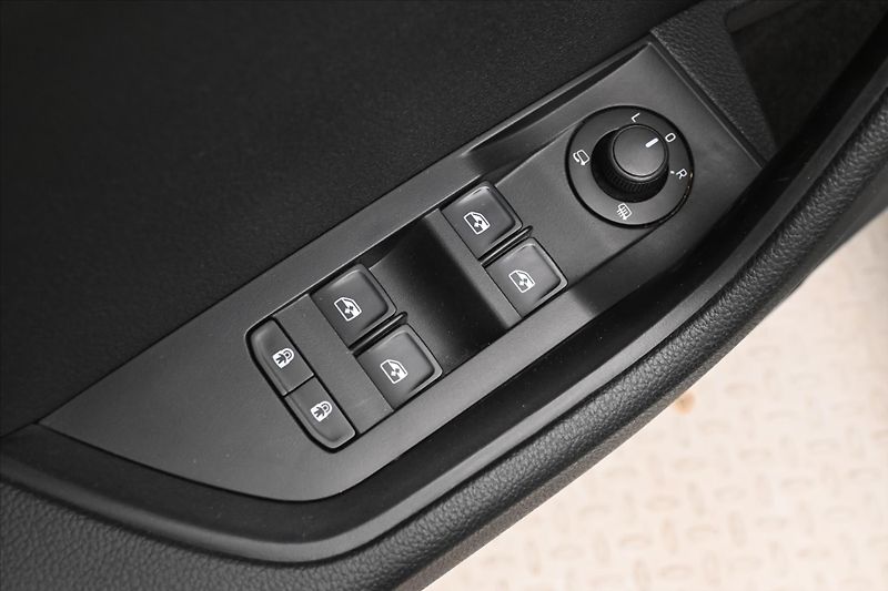 Škoda Superb 2,0 TDI 110 kW DSG Ambition Zá - fotka 24 z 29