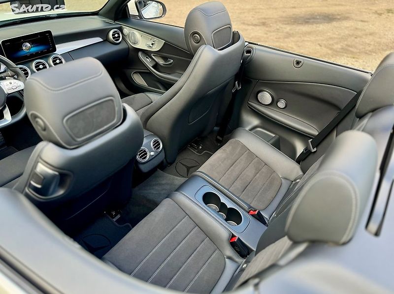 Mercedes-Benz Třídy C CABRIO 300d AMG - fotka 17 z 49