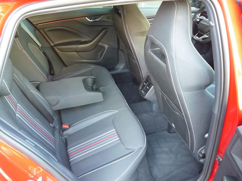 Škoda Kamiq (2025) 1,0TSi 85kW DSG MONTE CARLO - fotka 20 z 25