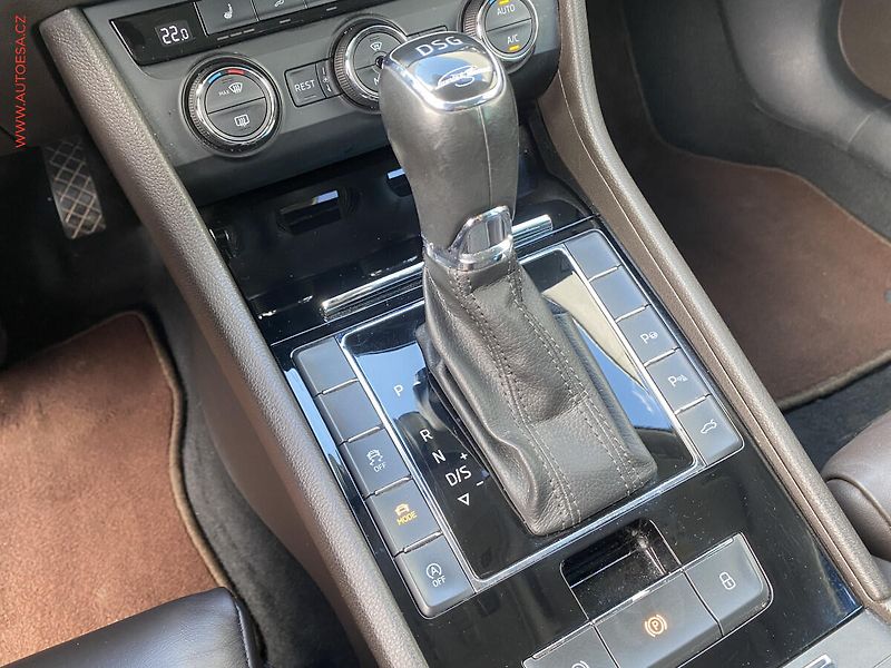Škoda Superb (2015) 2.0 TSi 4x4, L&K, DSG, TZ - fotka 16 z 19