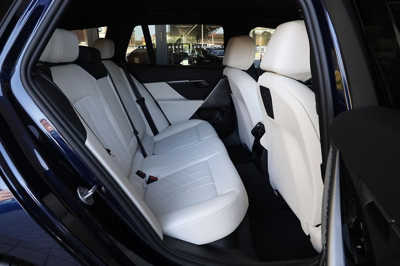 BMW Řada 5 540d xDrive Touring - fotka 6 z 18