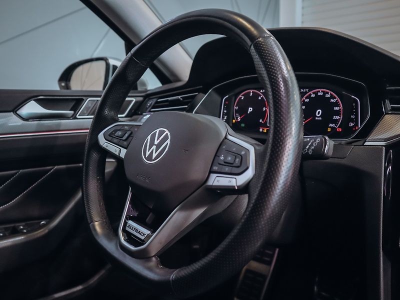 Volkswagen Passat Variant 2.0 TDI Alltrack 4MOTION DSG - fotka 22 z 28