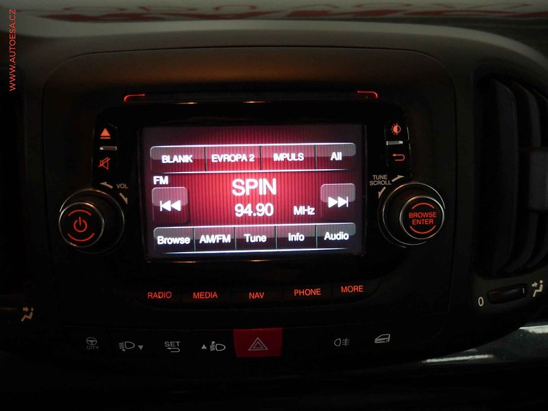 Fiat 500L (2014) 1.4 T-Jet, 1.maj, AC, park - fotka 12 z 19