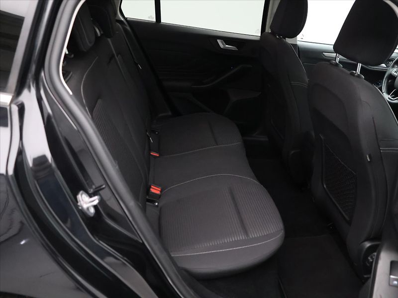 Ford Focus 2,0 TDCI 110kW Titanium LED - fotka 13 z 33