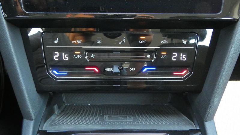 Volkswagen Passat 2.0 TDI 147kW BMT 4MOT DSG Ele - fotka 16 z 24