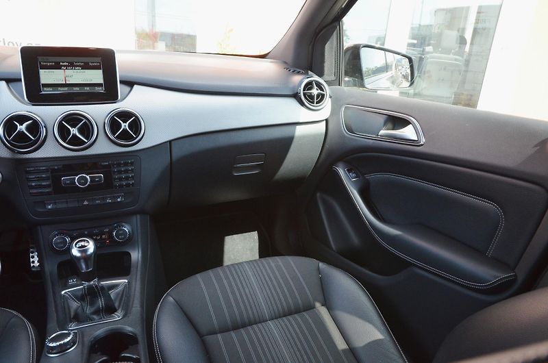 Mercedes-Benz Třídy B (2013) B 200 CDi 100kW / Bi-XENON /ČR - fotka 20 z 31