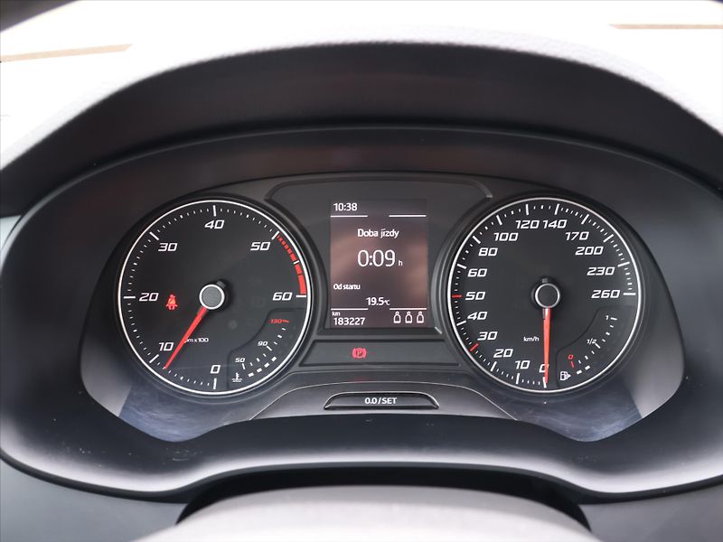 Seat Ateca 2,0 TDI LED 4Drive CZ Style - fotka 19 z 33