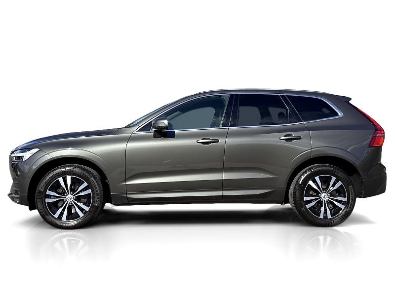 Volvo XC60 T5 AWD // MOMENTUM PRO  - fotka 2 z 49