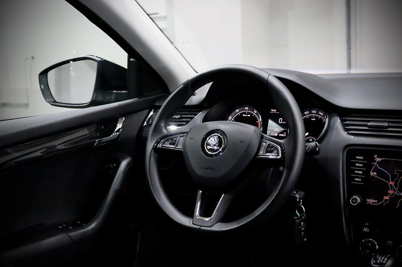 Škoda Octavia 3 FL Combi 1.4 TSI 110 kW - fotka 18 z 31