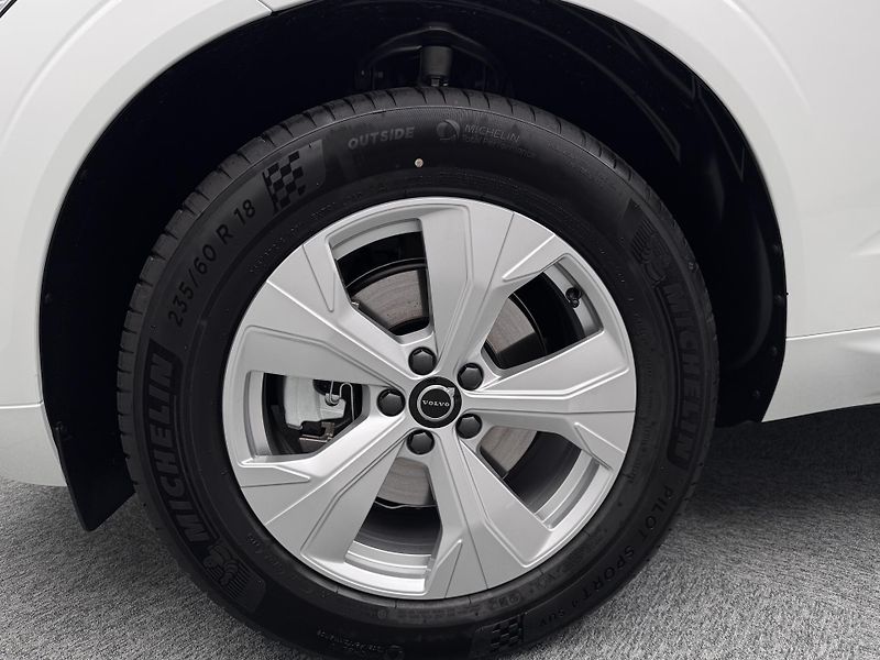 Volvo XC60 (2026)  B5 AWD AUT ESSENTIAL - fotka 15 z 20