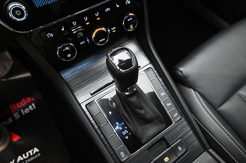 Škoda Superb 2,0 TDI 110 kW DSG Style Záruk - fotka 23 z 32