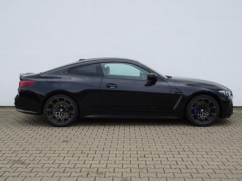 BMW M4 Competition M xDrive - fotka 5 z 7