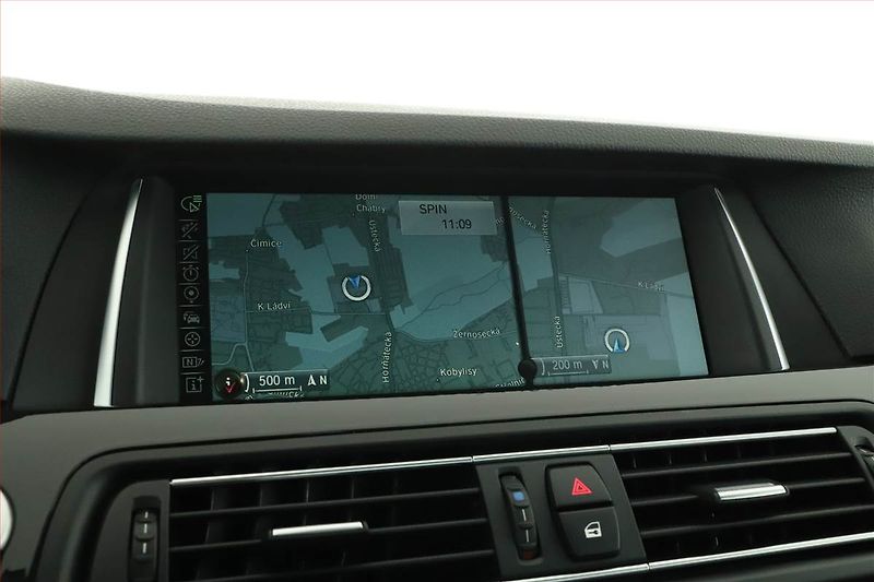 BMW Řada 5 (2014) Modern Line 525d xDrive, 4X4 - fotka 12 z 17