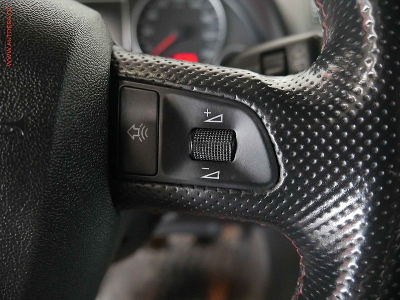 Audi A4 (2007) 2.0 TDI, AC, xenon - fotka 17 z 21