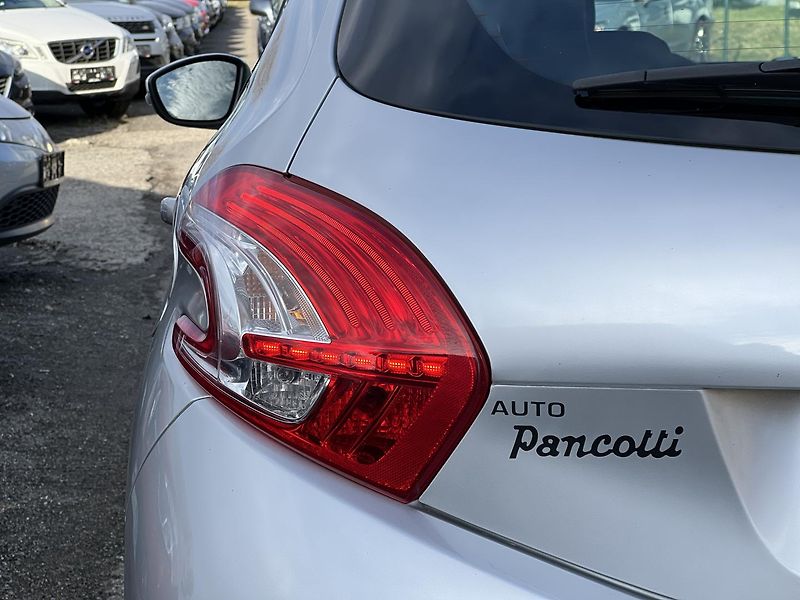 Peugeot 208 1.2i KLIMATIZACE ABS ASR ESP - fotka 39 z 41