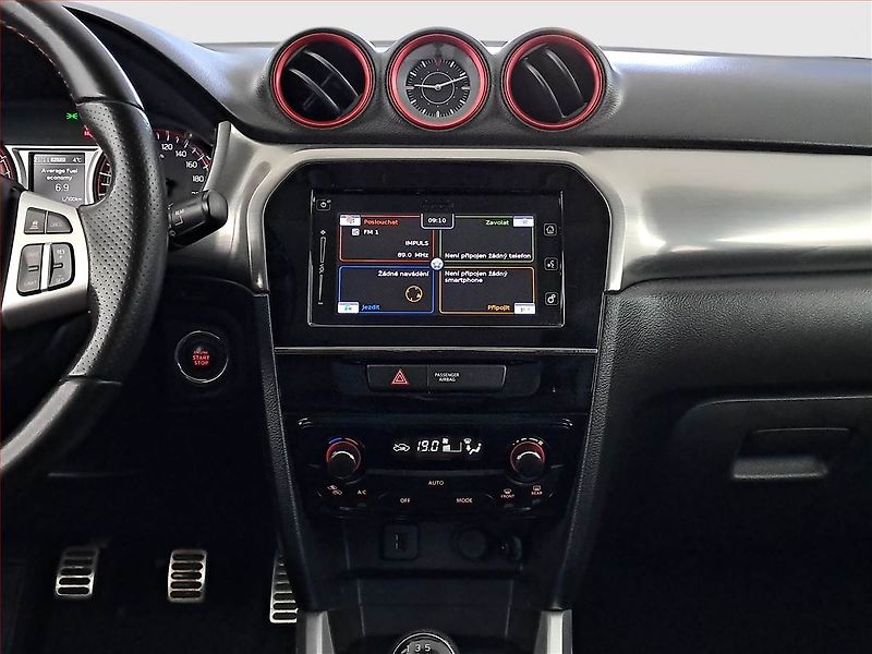Suzuki Vitara (2017) Elegance 1.4 BoosterJet, 4X4 - fotka 12 z 20
