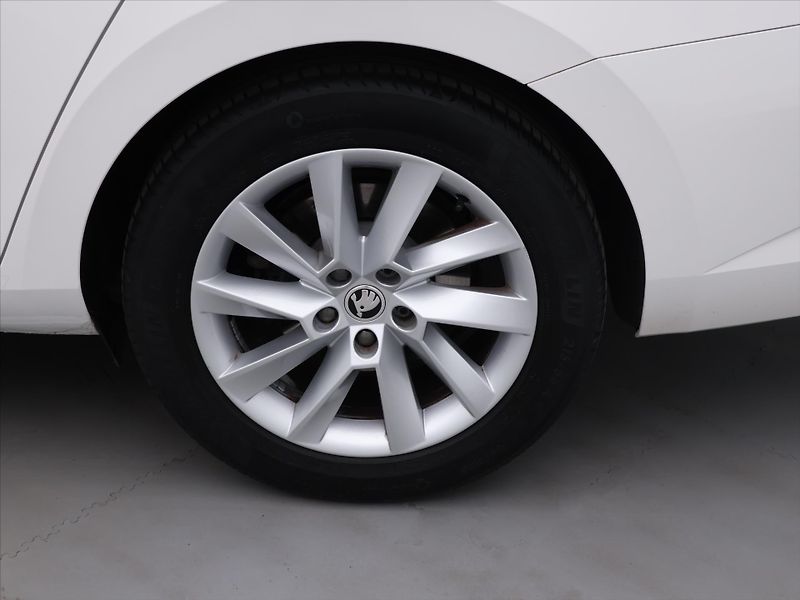 Škoda Superb 2,0 TDI DSG Style+  Navi ACC - fotka 29 z 36