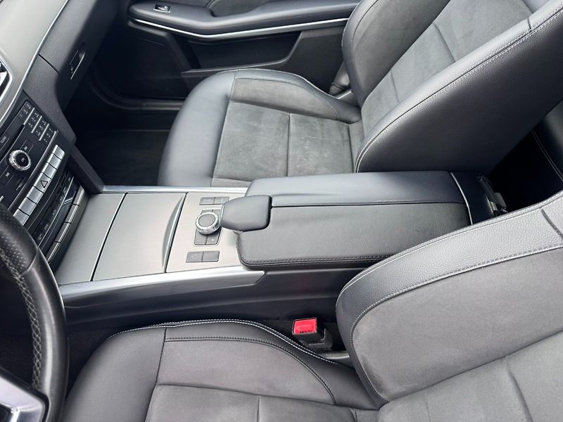 Mercedes-Benz Třídy E (2016) 350 3,0D 4X4 AUTOMAT BLUETEC - fotka 33 z 45