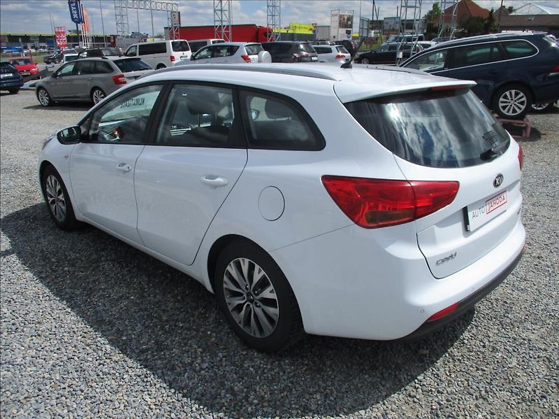 Kia Ceed 1,6 CRDi, klima,servis,DPH,CZ, - fotka 7 z 40