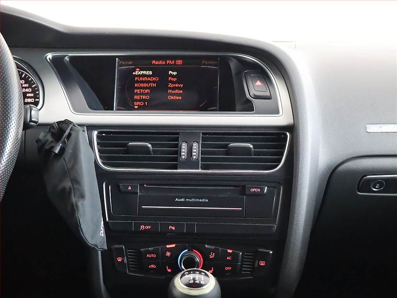 Audi A5 (2011) S-Line 2.0 TDI, 4X4 - fotka 12 z 19