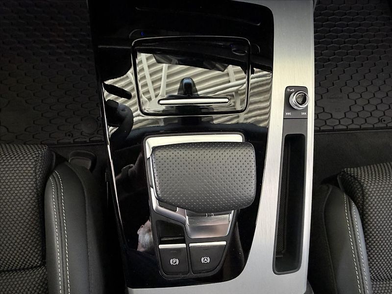 Audi Q5 2,0   Sportback TFSIe Plug-in- - fotka 17 z 26
