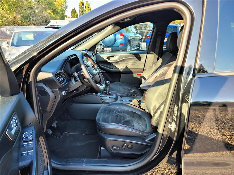 Ford Kuga 2,0 D,ST-line,led,kůže - fotka 9 z 50