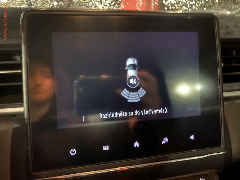 Renault Captur (2021) 1.0TCe, Experience, navi - fotka 18 z 19