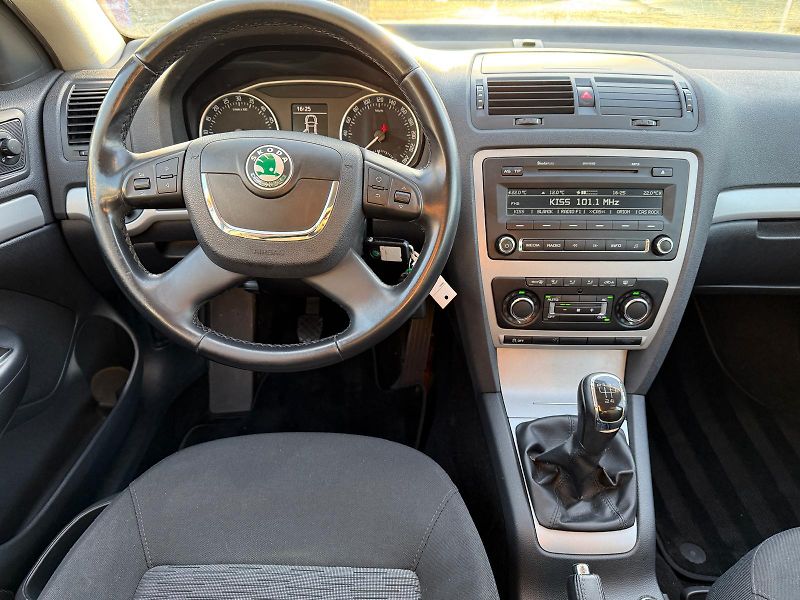 Škoda Octavia 1,6 TDI AMB bez koroze - fotka 6 z 12