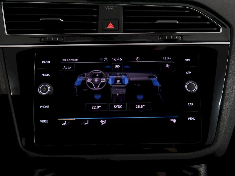 Volkswagen Tiguan (2021) R-LINE 2.0TSI 140KW 4x4 DSG - fotka 29 z 40