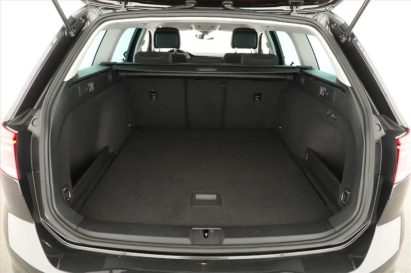 Volkswagen Passat (2023) 2.0 TDI, Automat, Navi - fotka 11 z 22