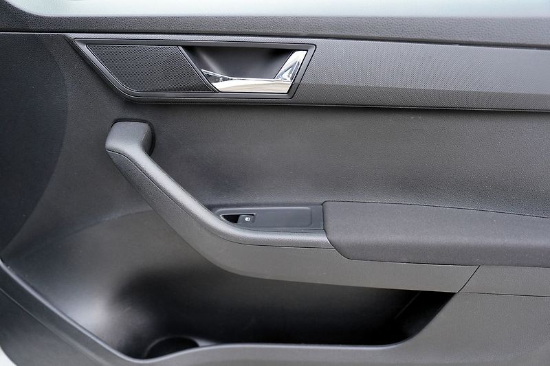 Škoda Fabia 1.0 TSI 70kW Ambition ČR - fotka 19 z 36