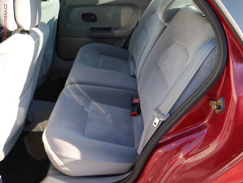 Renault Laguna (2000) 1.6i, 2.maj, AC - fotka 10 z 14