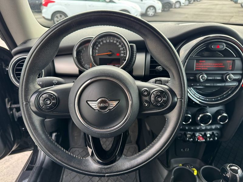 Mini One (2014) 1.2i 75kW - fotka 13 z 28