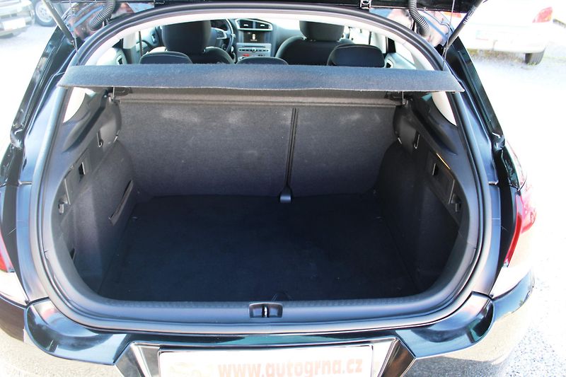 Citroën C4 (2015) 1,2i KLIMA NAVI TEMPOMAT PC - fotka 11 z 16