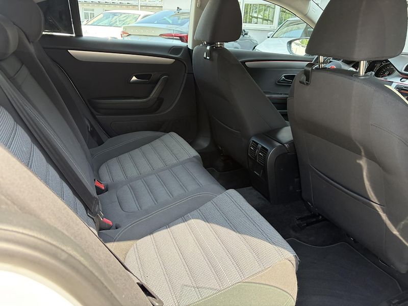 Volkswagen Passat CC 2.0TDi DSG 103kW - fotka 14 z 20