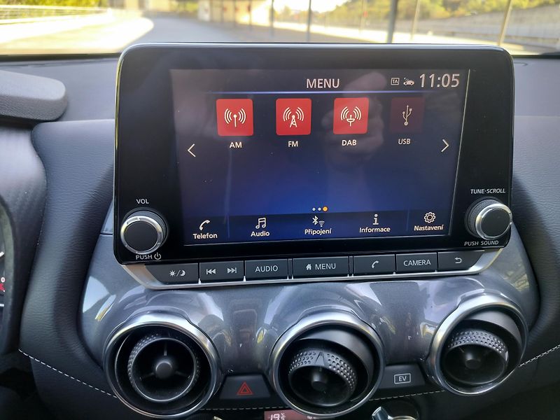 Nissan Juke 1.6 Hybrid - fotka 16 z 29