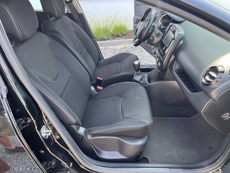 Renault Clio (2014) 1.2 i Kombi - fotka 13 z 17